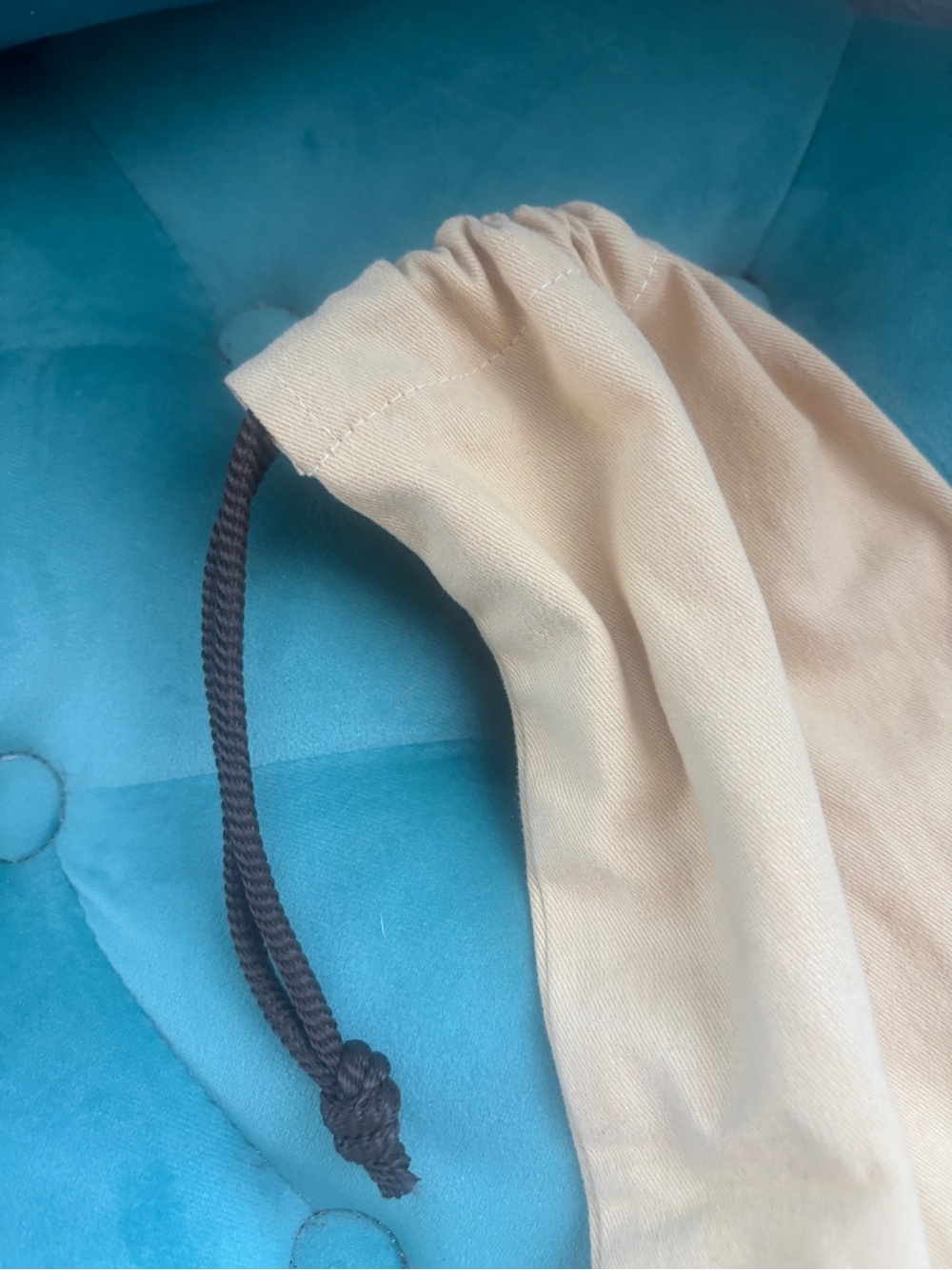 Louis Vuitton Cream Drawstring Dust Bag with Logo - Picture 3 of 3